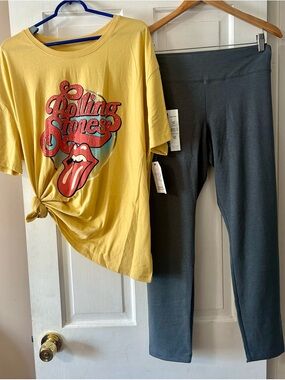 Women’s Time and Tru Leggings w/ Rolling Stone 
T-shirt 2x